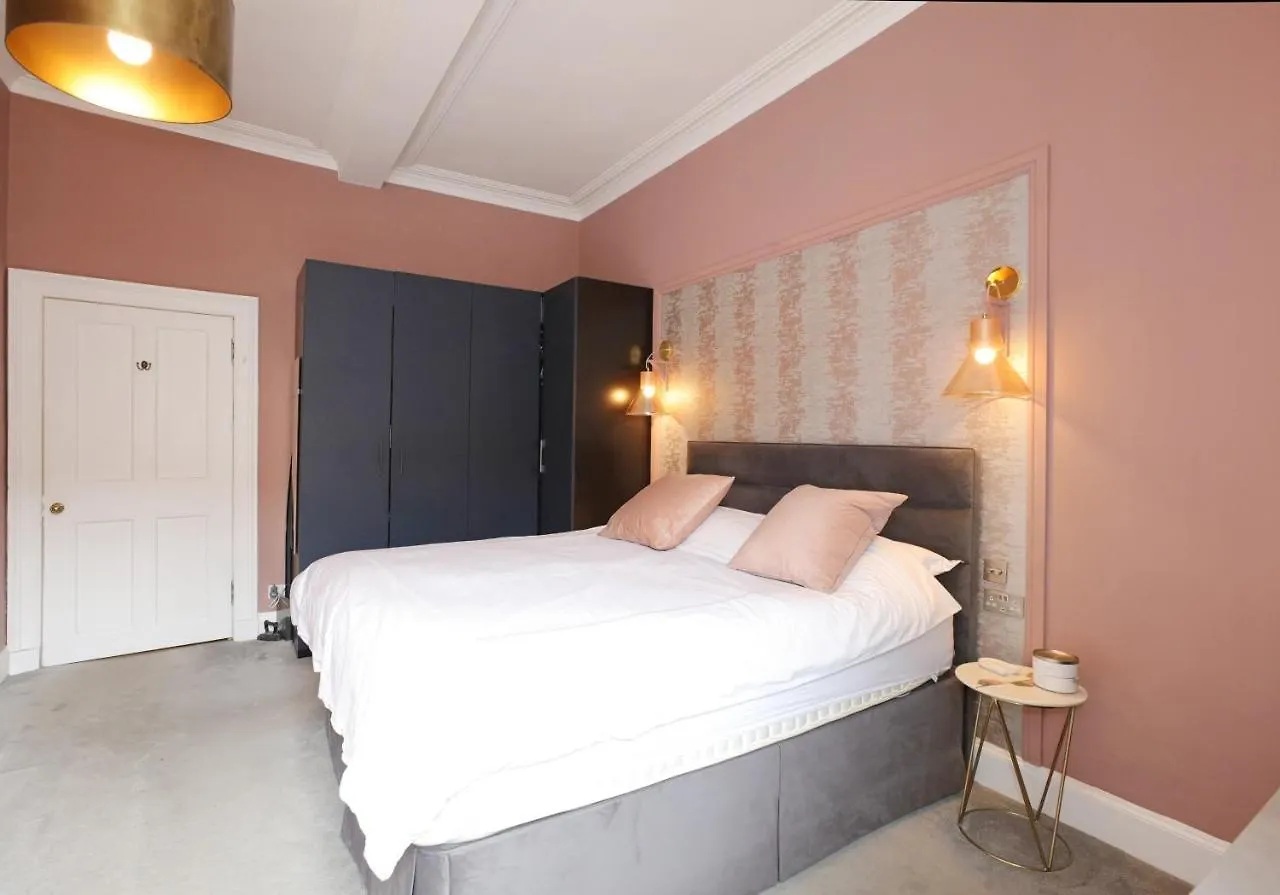 The East London Street Residence Edinburgh Apartment