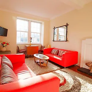 Apartment Joivy Bright Flat With Workspace In New Town, Edinburgh